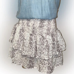 Olivaceous  women’s skirt large 12 14 mini Snake white gray full tiered NWT